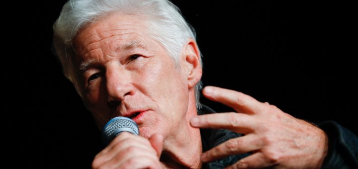 HOTNEWS.RO: Richard Gere îl critică din nou pe Donald Trump: „Un maniac” care distruge „tot ce este bun”