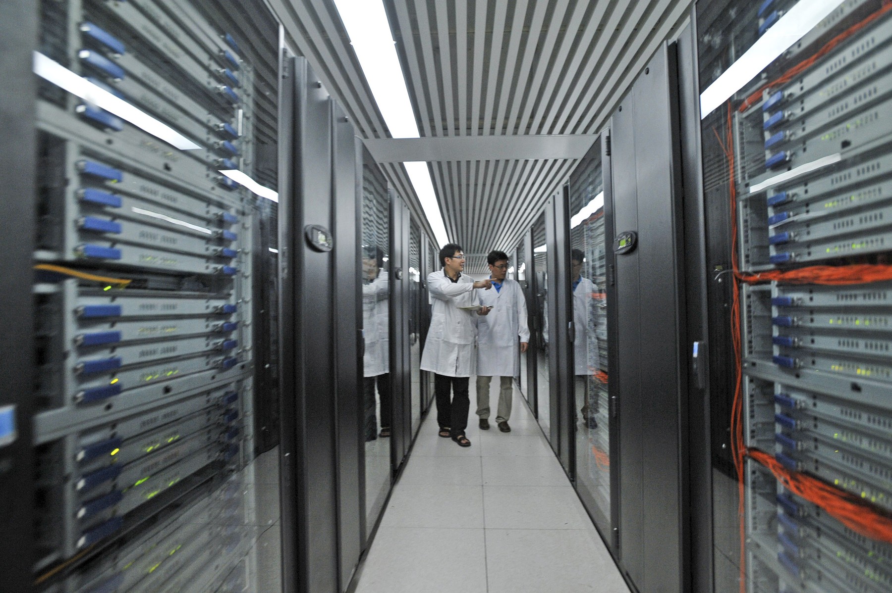 HOTNEWS.RO: Un model chinez a depășit cel mai rapid supercomputer din lume, folosit de SUA pentru arsenalul nuclear
