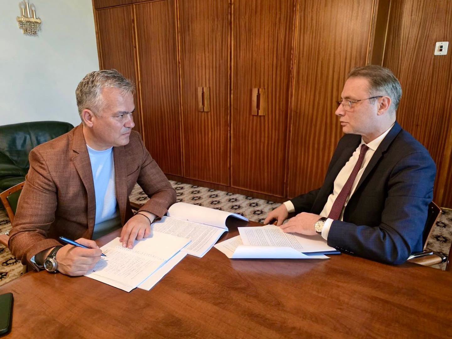 HOTNEWS.RO: Veștea spune că s-a întâlnit cu „viitorul ministru de Externe” pentru un demers special: „Este un veritabil proiect de țară”