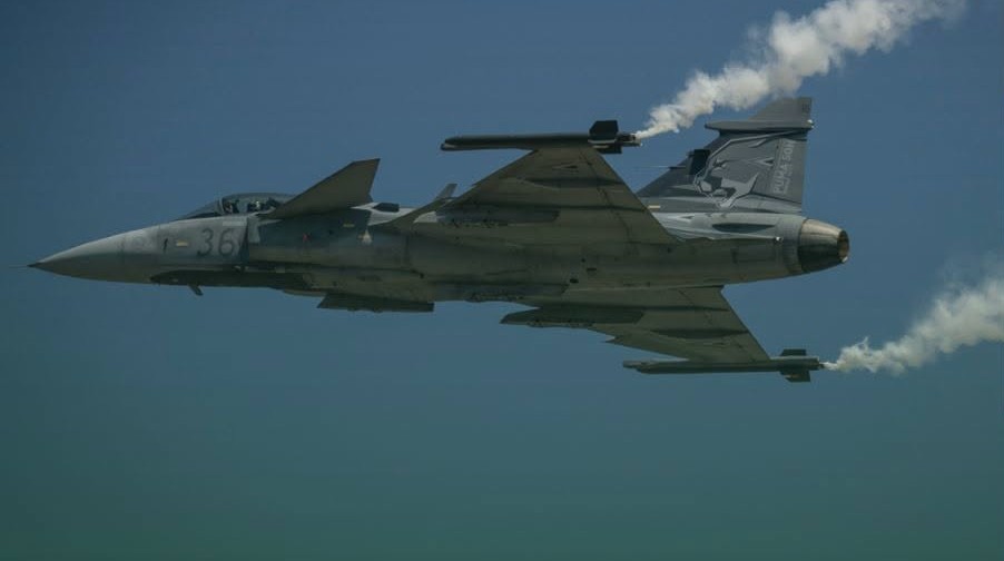 HOTNEWS.RO: Ungaria a ridicat avioane de luptă pentru a intercepta un avion de linie chinez care nu a răspuns controlorilor de trafic din România